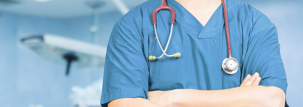 De-manera-temporal-se-habilita-a-los-medicos-cirujanos-para-ejercer-sus-especialidades-en-el-sector-publico