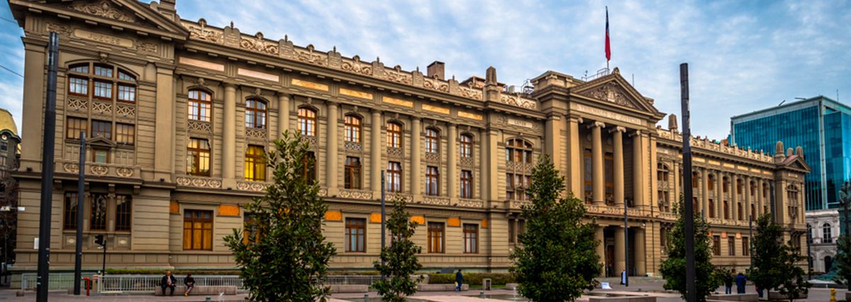 Municipalidad-debe-dejar-sin-efecto-reducción-de-la-carga-horaria-del-recurrente,-pues-no-puede-dictar-actos-carentes-de-motivación