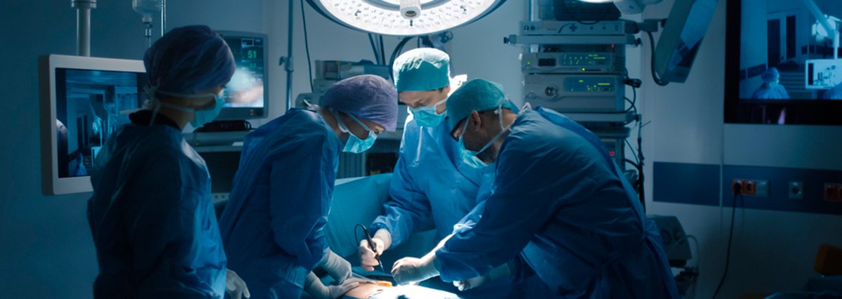 Norma-que-permite-a-médicos-cirujanos-que-hayan-obtenido-el-título-profesional-en-el-extranjero-trabajar-solo-en-el-sector-público,-es-declarada-inaplicable-por-inconstitucionalidad