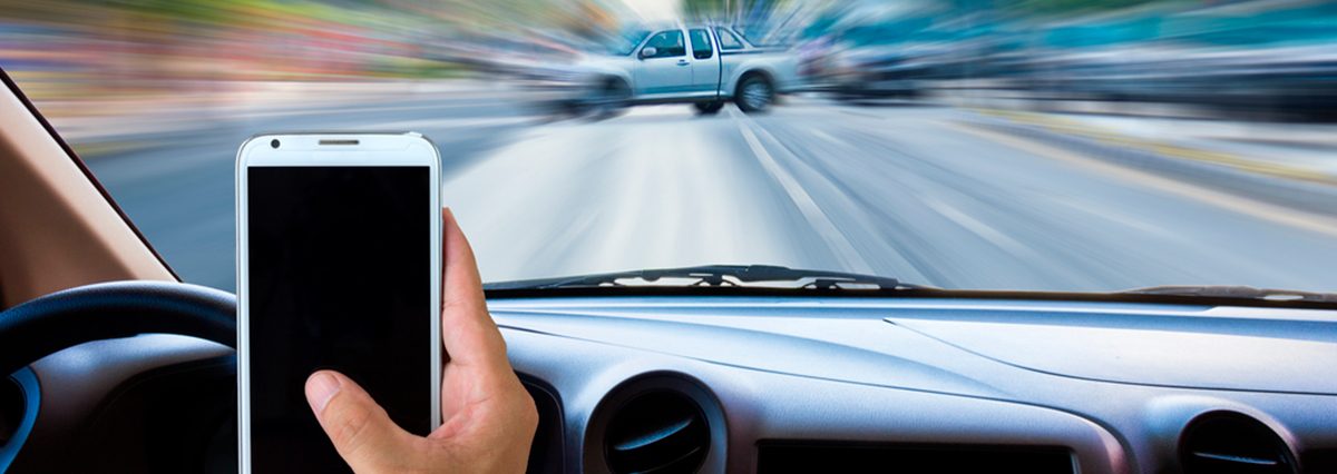 Quien-conduzca-utilizando-dispositivos-de-telefonía-será-sancionado-con-una-multa-de-1,5-a-3-unidades-tributarias-mensuales